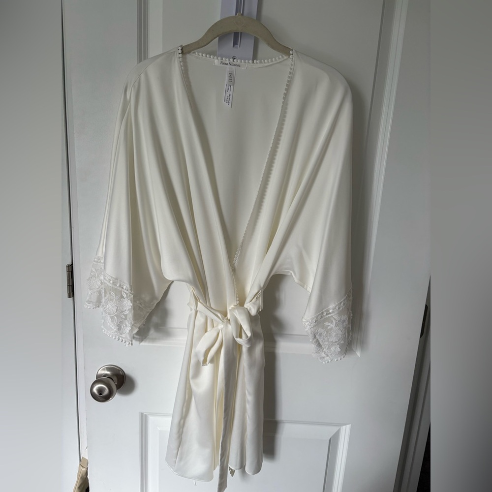 Flora Nikrooz White Lace Trim Robe